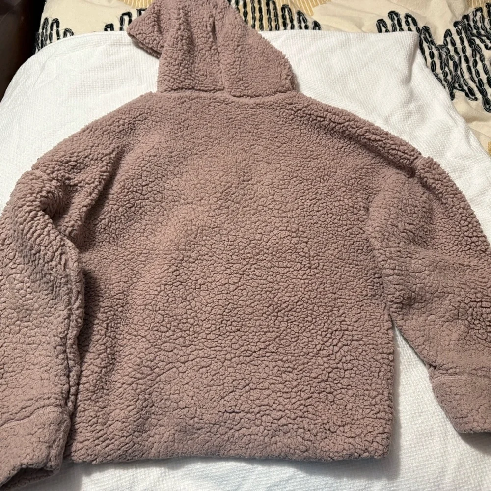 Prana Permafrost quarter-zip Sherpa pull-over.